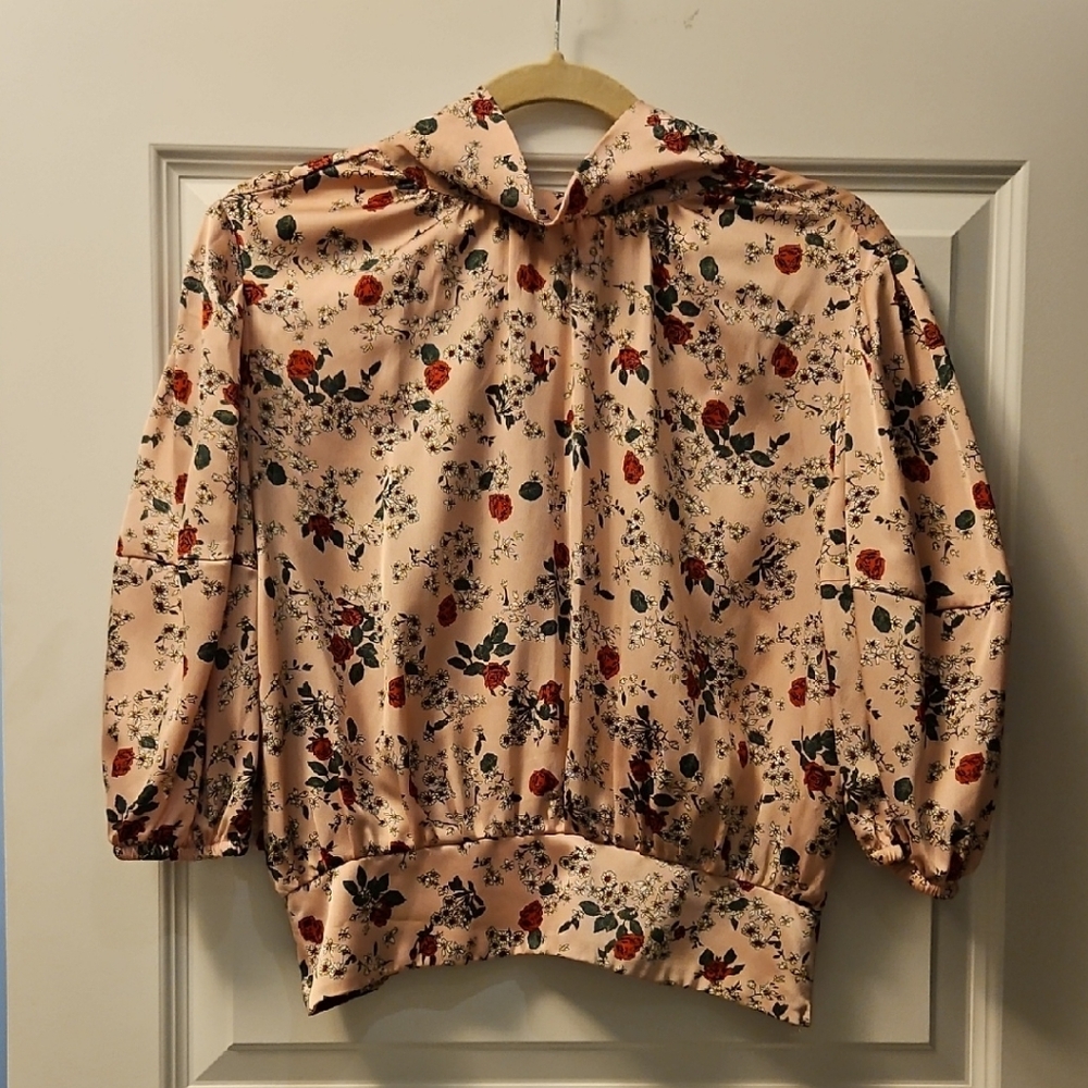 ZARA Stylish rose pink silk blouse with floral design